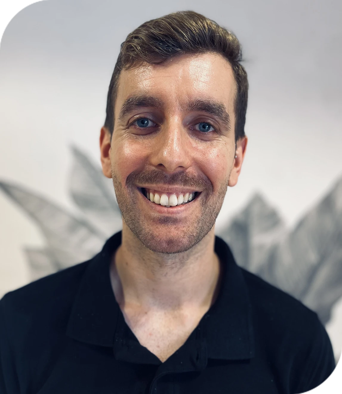 persona mirando a cámara